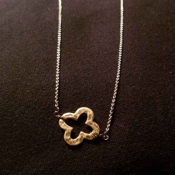 Envious Clover Necklace - Picture 5 of 8